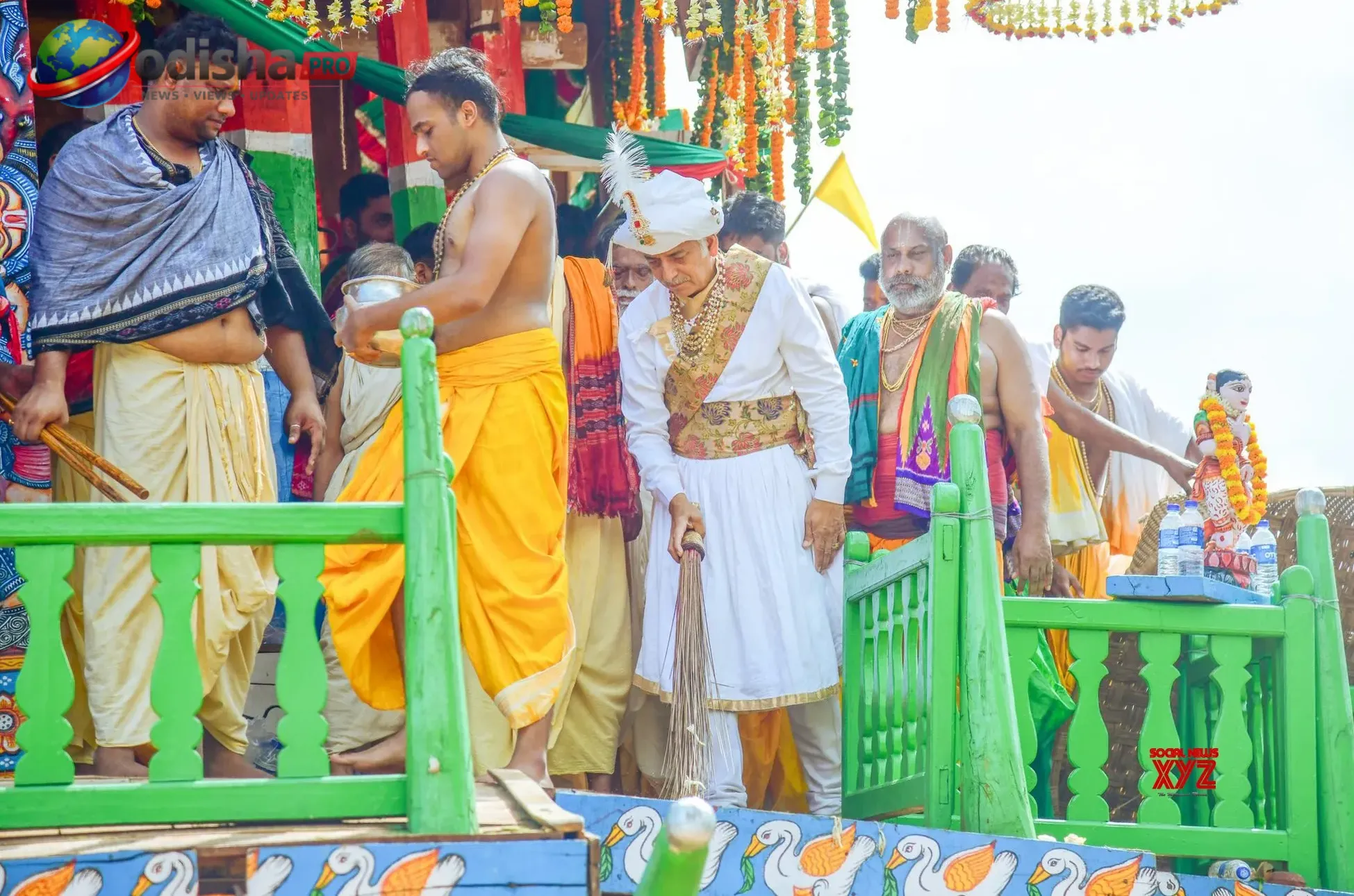ଶ୍ରୀକ୍ଷେତ୍ରରେ ଭକ୍ତିର ମହାସମାଗମ: ଗଜପତି ମହାରାଜଙ୍କ ‘ଛେରାପହଁରା’ ନୀତି ସମ୍ପନ୍ନ, ରଥଟଣା ପାଇଁ ପ୍ରସ୍ତୁତ ତିନି ରଥ