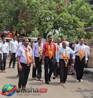 ସୁନ୍ଦରଗଡ଼ରେ ଅବସରପ୍ରାପ୍ତ ୪ ଶିକ୍ଷକଙ୍କୁ ୨୦ କି.ମି. ବିଦାୟ ଶୋଭାଯାତ୍ରା, ଛାତ୍ରଛାତ୍ରୀ ଓ ଗ୍ରାମବାସୀଙ୍କ ନିଆରା ସମ୍ମାନ