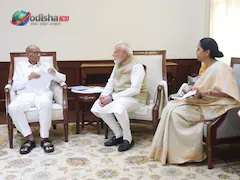 ପ୍ରଧାନମନ୍ତ୍ରୀ ମୋଦୀଙ୍କୁ ଭେଟିଲେ ଶରଦ ପାୱାର, ସଂସଦରେ ବୈଠକକୁ ନେଇ ବଢ଼ିଲା ରାଜନୈତିକ ଚର୍ଚ୍ଚା