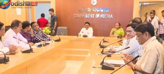 ସ୍ୱାସ୍ଥ୍ୟମନ୍ତ୍ରୀଙ୍କ ସହ ଆଲୋଚନା ପରେ ଡାକ୍ତରଙ୍କ ଆନ୍ଦୋଳନ ସ୍ଥଗିତ, ଆଜିଠୁ ସ୍ୱାଭାବିକ ହେବ ସ୍ୱାସ୍ଥ୍ୟସେବା