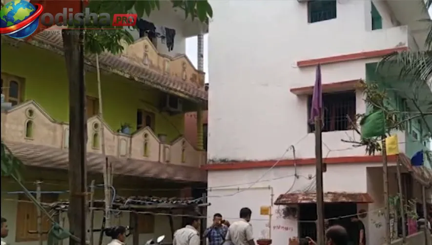 ପାରାଦୀପରେ ଦିନଦ୍ୱିପ୍ରହରରେ ସଶସ୍ତ୍ର ଡକାୟତି ଉଦ୍ୟମ ପଣ୍ଡ; ମହିଳାଙ୍କ ସାହସିକତାରେ ଫେରାର ହେଲେ ଦୁର୍ବୃତ୍ତ