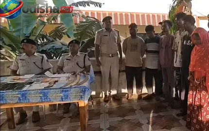 କେନ୍ଦୁଝରରେ ଡକାୟତି ଓ ସାଇବର ଠକେଇ ଚକ୍ରର ପର୍ଦ୍ଦାଫାଶ; ଜାମତାରା ଗ୍ୟାଙ୍ଗ୍‌ ସହ ଲିଙ୍କ୍ ଥିବା ମହିଳା ସହ ୬ ଗିରଫ
