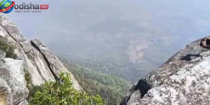 ଅନୁଗୁଳର ମାଳ୍ୟଗିରି ପାହାଡ଼ରେ ୩ ଟ୍ରେକର ଫସିଲେ, ଉଦ୍ଧାର ପାଇଁ ଜୋରଦାର ଅଭିଯାନ ଜାରି