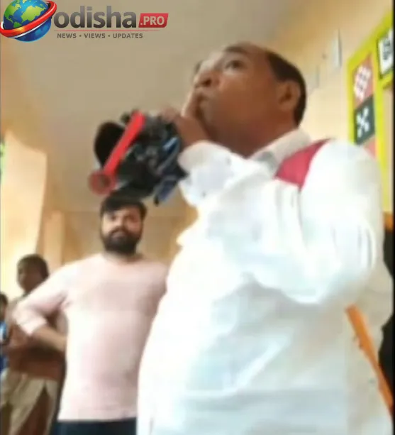 ଯୌନ ଉତ୍ପୀଡ଼ନ ଓ ଜାତିଗତ ଗାଳିଗୁଲଜ ଅଭିଯୋଗ: କଳାହାଣ୍ଡିର ସରକାରୀ ସ୍କୁଲ ପ୍ରଧାନଶିକ୍ଷକ ବଦଳି