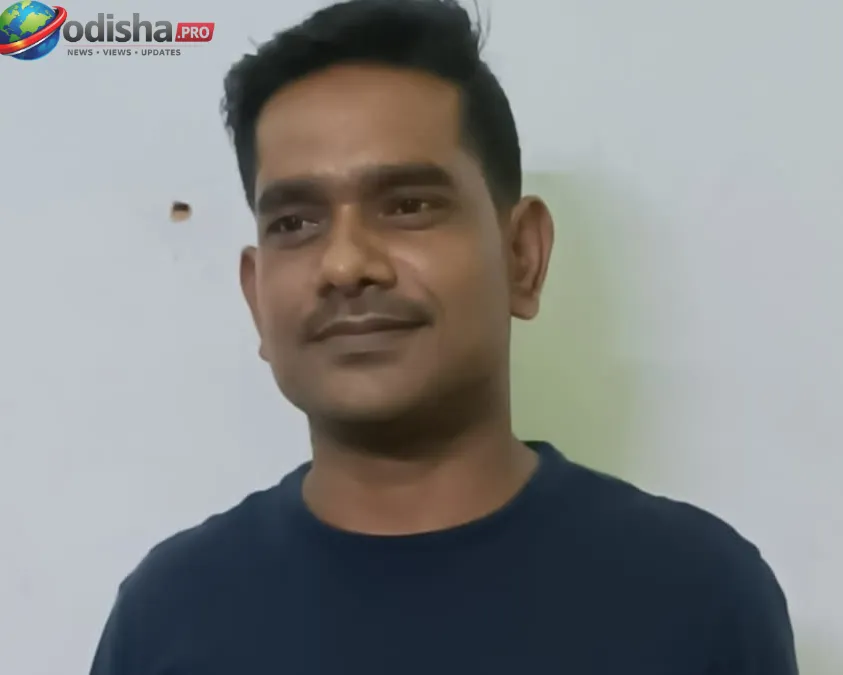 ୧୪ ବର୍ଷ ଜେଲ୍‌ ଦଣ୍ଡ ପରେ ବାଂଲାଦେଶୀ ଦୁର୍ଦ୍ଦାନ୍ତ ଅପରାଧୀ ନିର୍ବାସିତ; ବେନାପୋଲ-ପେଟ୍ରାପୋଲ ସୀମାରେ ହସ୍ତାନ୍ତର କଲା ବାଲେଶ୍ୱର ପୋଲିସ