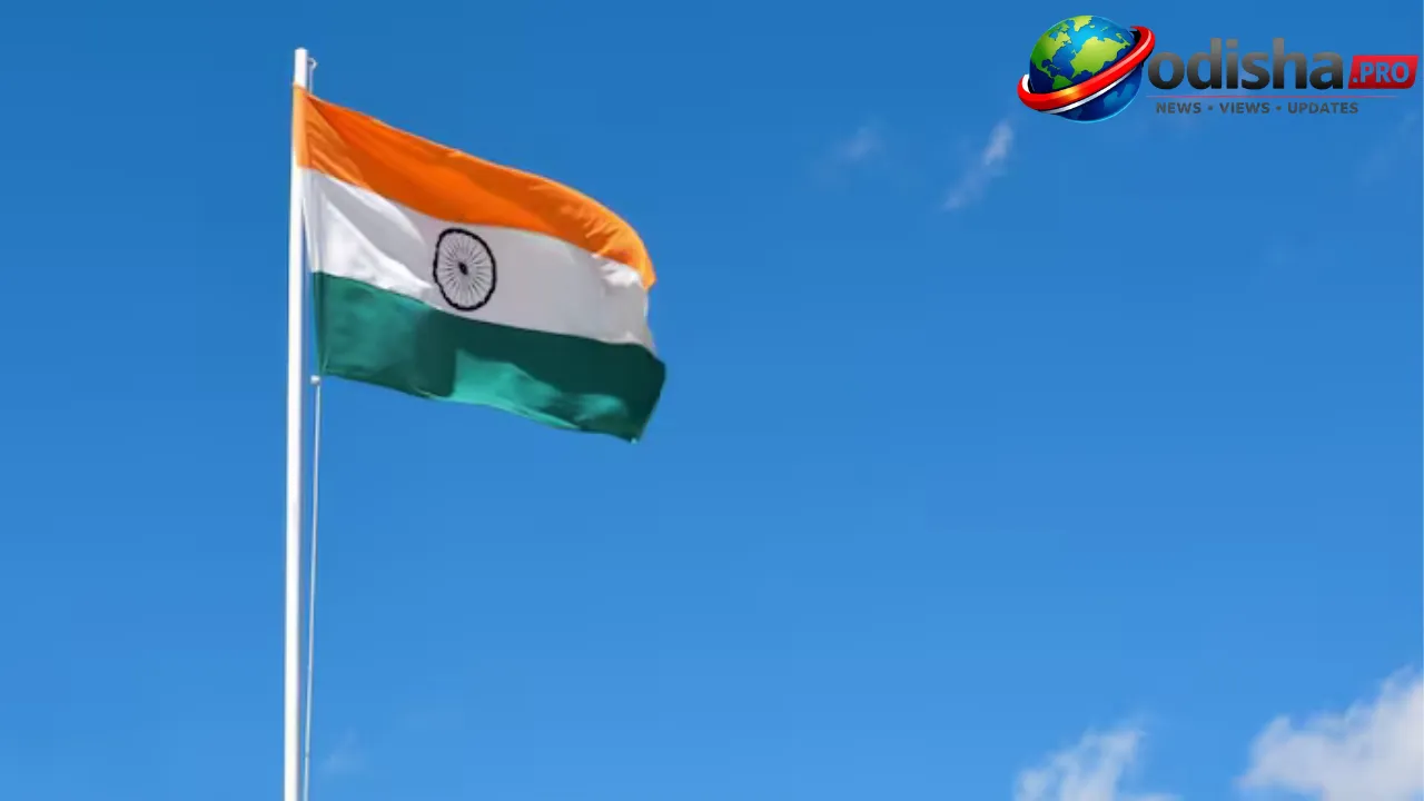 ରାତିରେ ତ୍ରିରଙ୍ଗା ଉଡ଼ାଇପାରିବେ କି? ଜାଣନ୍ତୁ ଫ୍ଲାଗ୍ କୋଡ୍‌ର ନିୟମ